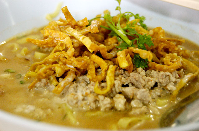 チェンマイで有名な麺料理カオソーイ