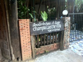 `p I oK[ (Champa Lao Bungalow)