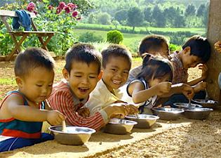 ミャンマー（ビルマ）の子供たち