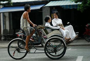 ベトナムの交通手段の一つ、シクロ